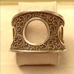 Gorgeous Lois Hill Cuff